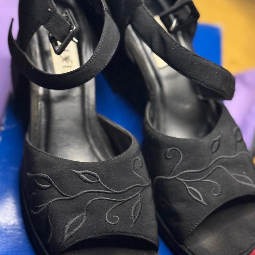 Black Heels with Leaf Pattern and Ankle Strap